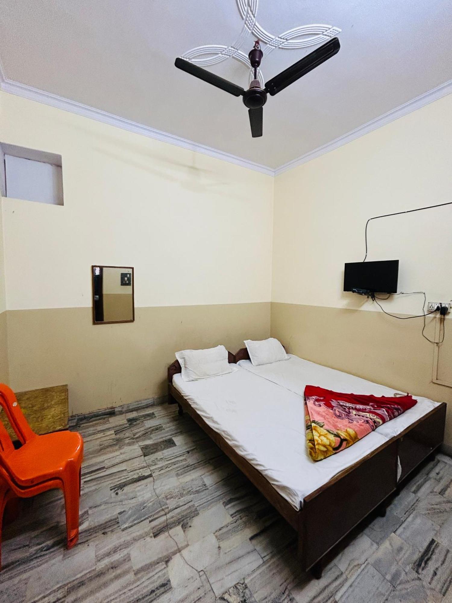 ורנאסי Satsang Lodge מראה חיצוני תמונה