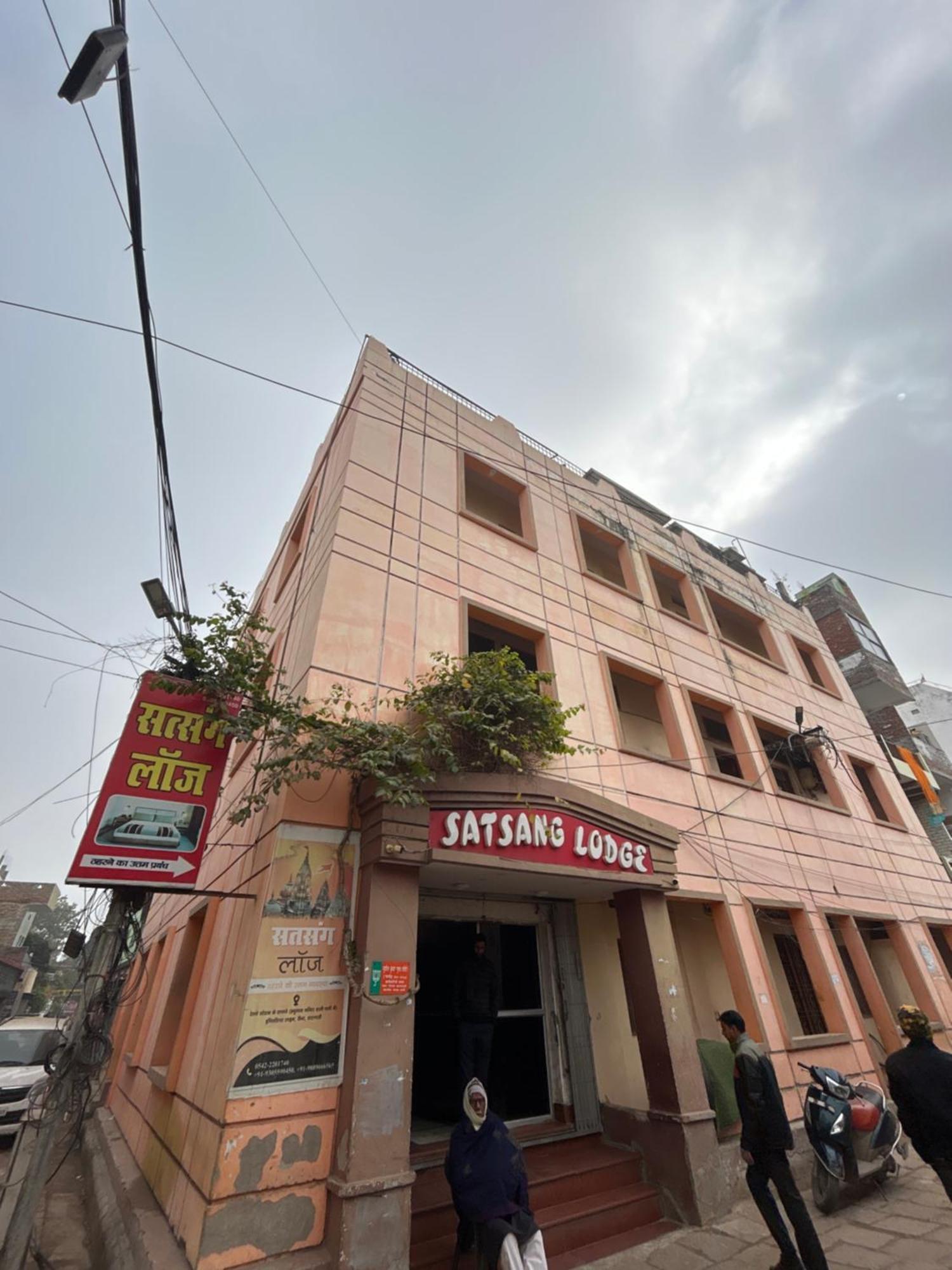 ורנאסי Satsang Lodge מראה חיצוני תמונה